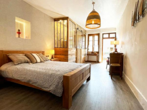 Chambres d'hôtes avec entrée privative au calme dans maison de village